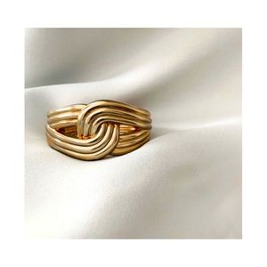 Gorgeous vintage golden colour bangle